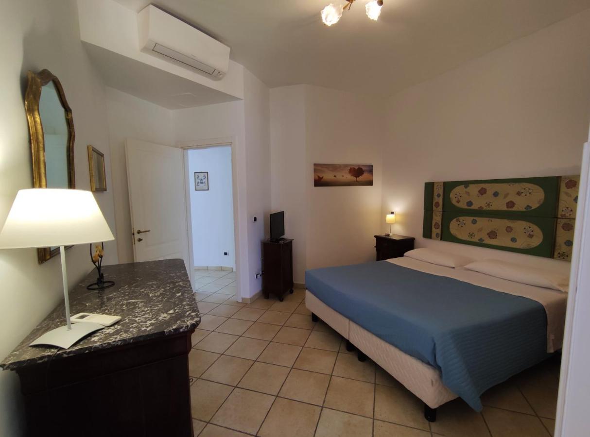 La Rosa Sul Mare Aparthotel Syracuse Bagian luar foto